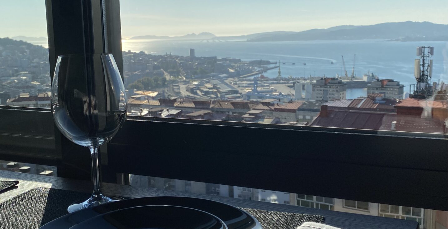 vistas de vigo desde apartamento acogedor